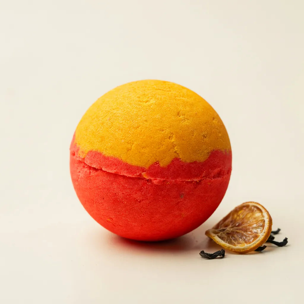 Chenpi English Breakfast Tea mugwort bath bomb, golden and red-orange